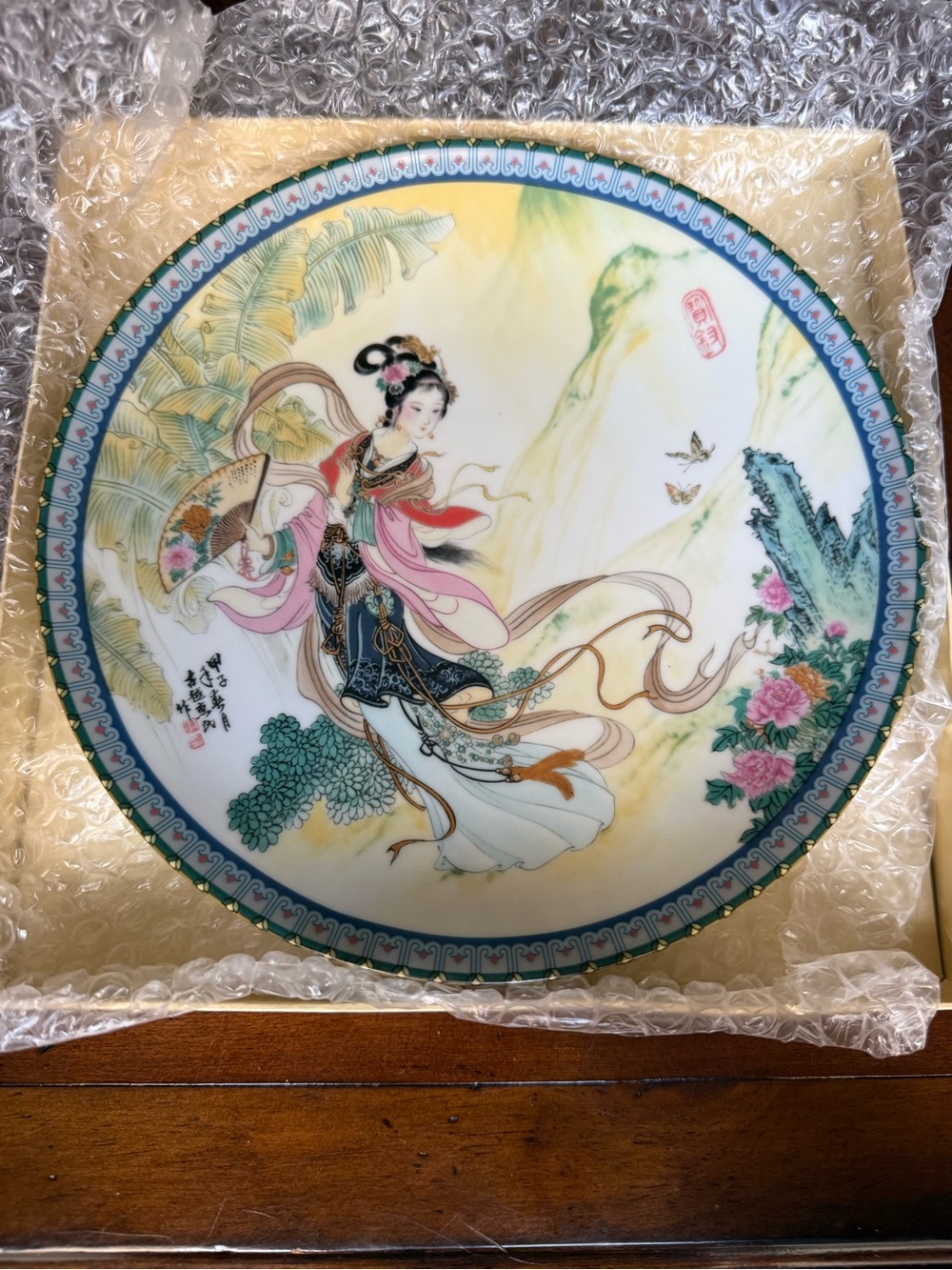 Decorative Porcelain Wall Plate Chinese Art Hand Painted